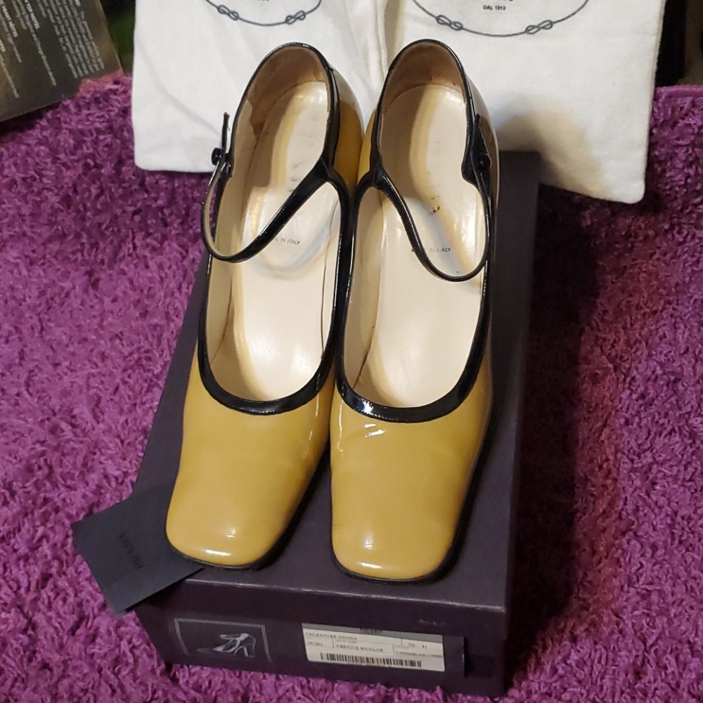 Prada Ladies Shoes - Picture 5 of 16